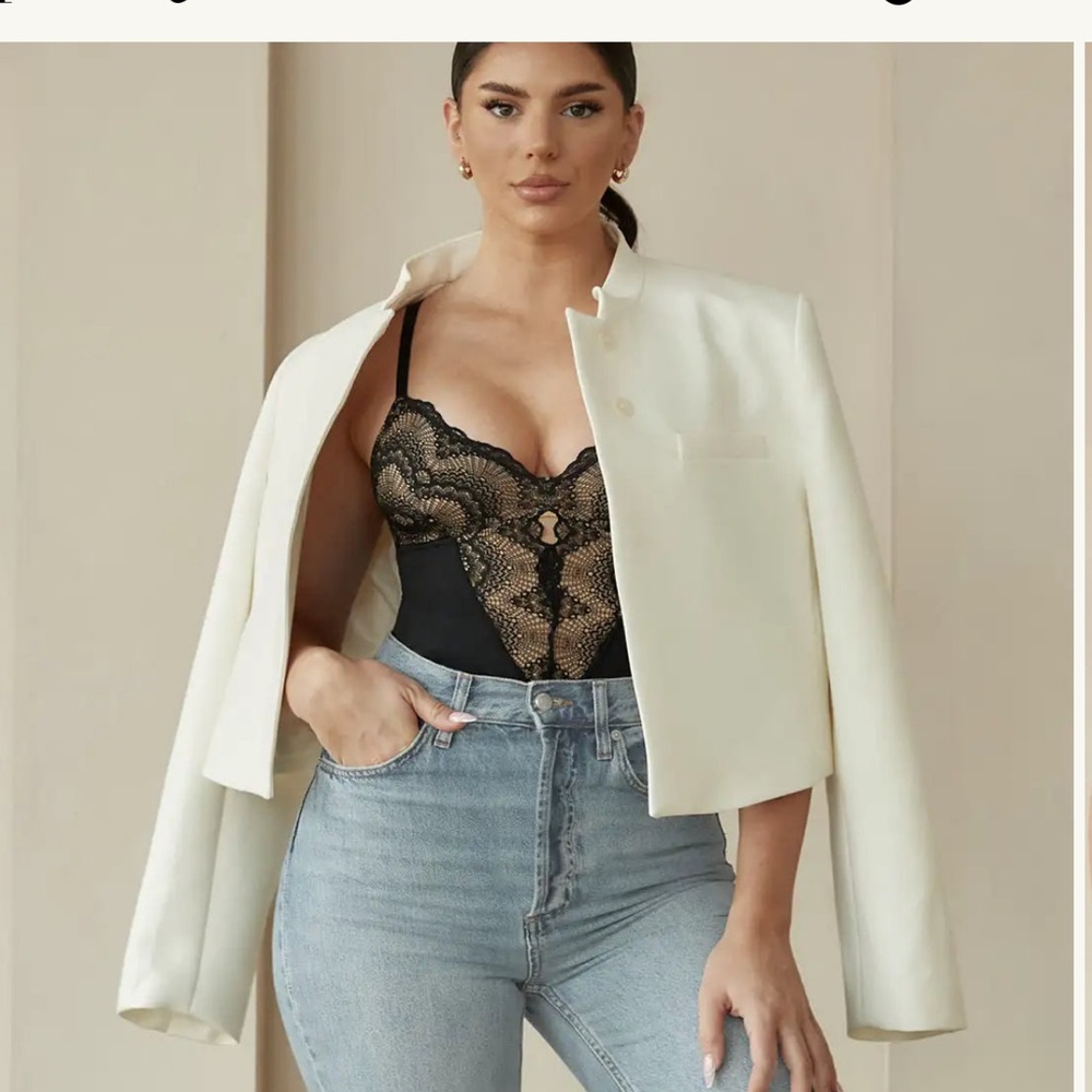 Pinsy Sculpting Lace Shapewear Bodysuit - Picture 2 of 11